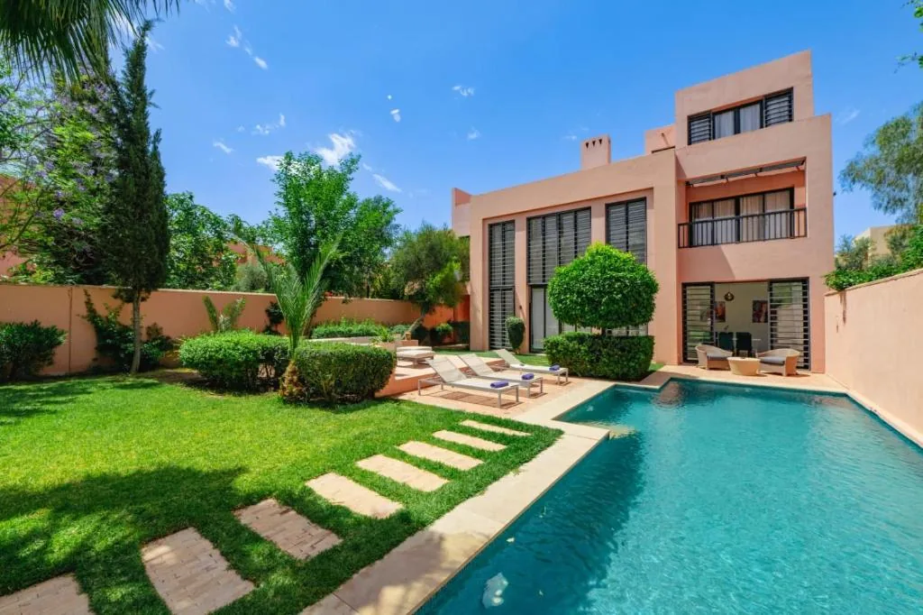 Villa avec piscine privative et jardin